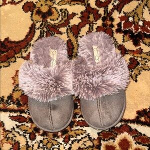 Cozy Little girls Jessica Simpson Slippers in Gray size 13